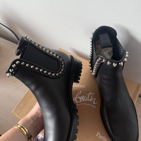 NWT Christian Louboutin Capahutta Chelsea Boots Black Calf Leather Silver Spikes - Picture 7 of 11